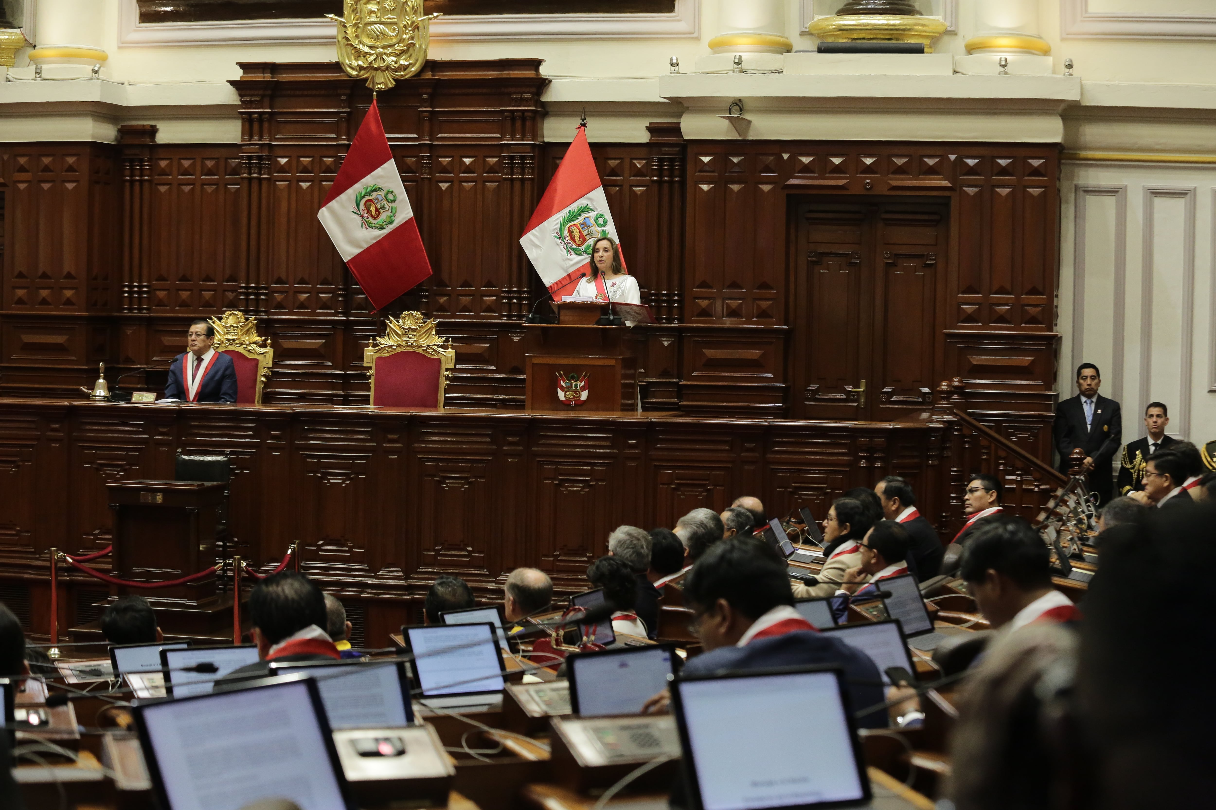 La Fiscalía de perú investiga una red de trata de personas en el Congreso de Perú. Jorge Torres Saravia, quien ejercía como jefe de la oficina legal del Congreso, principal sospechoso.