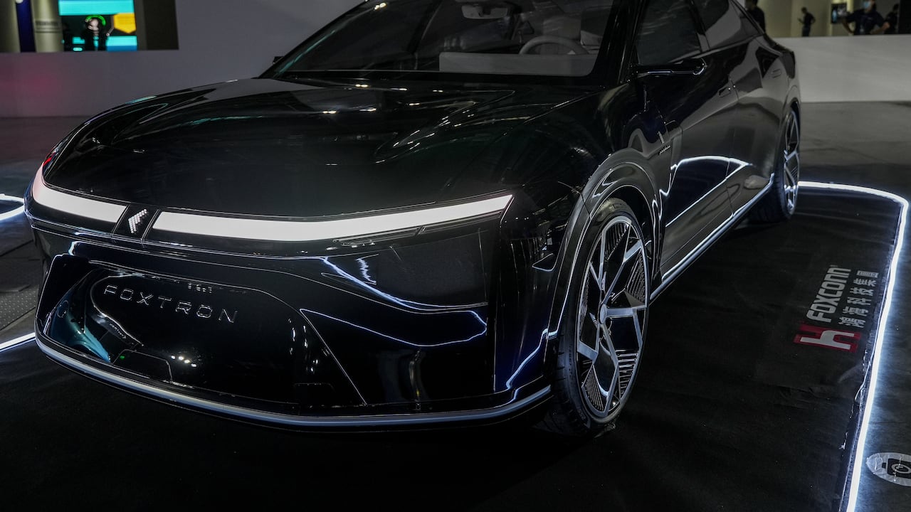 Este el Foxtron Model E EV, presentado en 2023 durante el Hon Hai Tech Day.