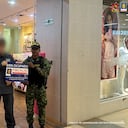 El CTI de la Fiscalía y el Ejército Nacional en una de las sedes de Lili Pink que fue objeto de extinción de dominio