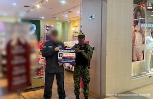 El CTI de la Fiscalía y el Ejército Nacional en una de las sedes de Lili Pink que fue objeto de extinción de dominio
