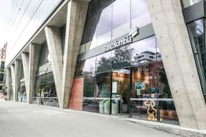 Bancolombia Carrera 11 Calle 82 Fachada