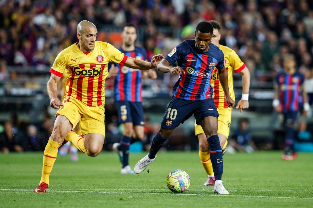 Oriol Romeu enfrentando al Barcelona.