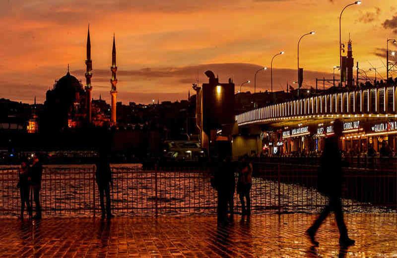 Cerca al puente de Galata en Estambul parece que luego del intento de Golpe de Estado a Recep Tayyip Erdogan llegó la calma a Turquía.