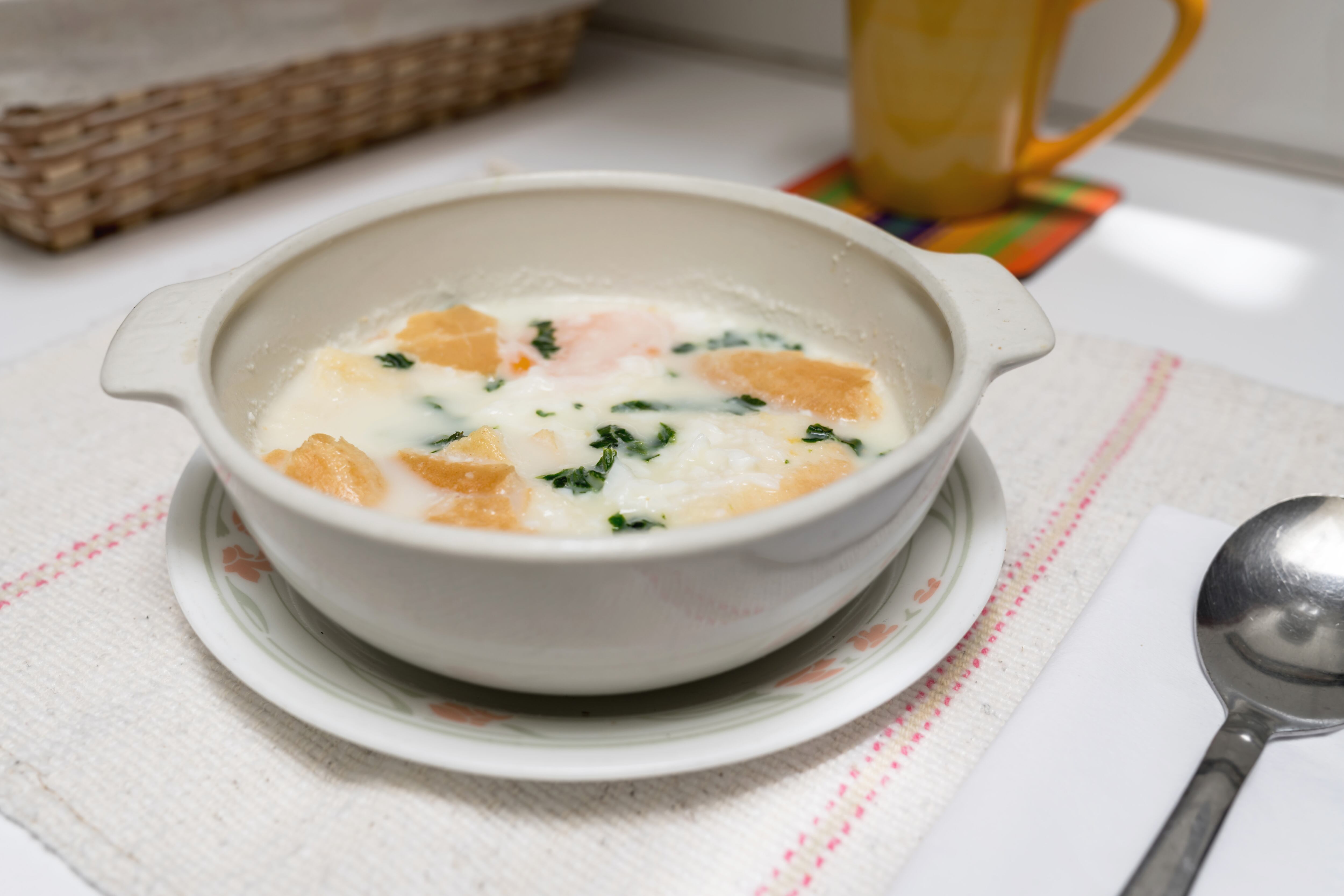 La Changua es un plato típico colombiano, digno de controversia por su curiosa preparación