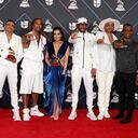 LAS VEGAS, NEVADA - NOVEMBER 18: (L-R) Alexander Delgado and Randy Malcom of Gente de Zona, Yotuel, Beatriz Luengo, El Funky, Descemer Bueno and Maykel Osorbo, winners of Song of the Year for 'Patria y Vida', pose in the press room during The 22nd Annual Latin GRAMMY Awards at MGM Grand Garden Arena on November 18, 2021 in Las Vegas, Nevada. Arturo Holmes/Getty Images/AFP (Photo by Arturo Holmes / GETTY IMAGES NORTH AMERICA / Getty Images via AFP)