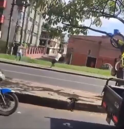 Momento en que el sujeto acciona su arma.