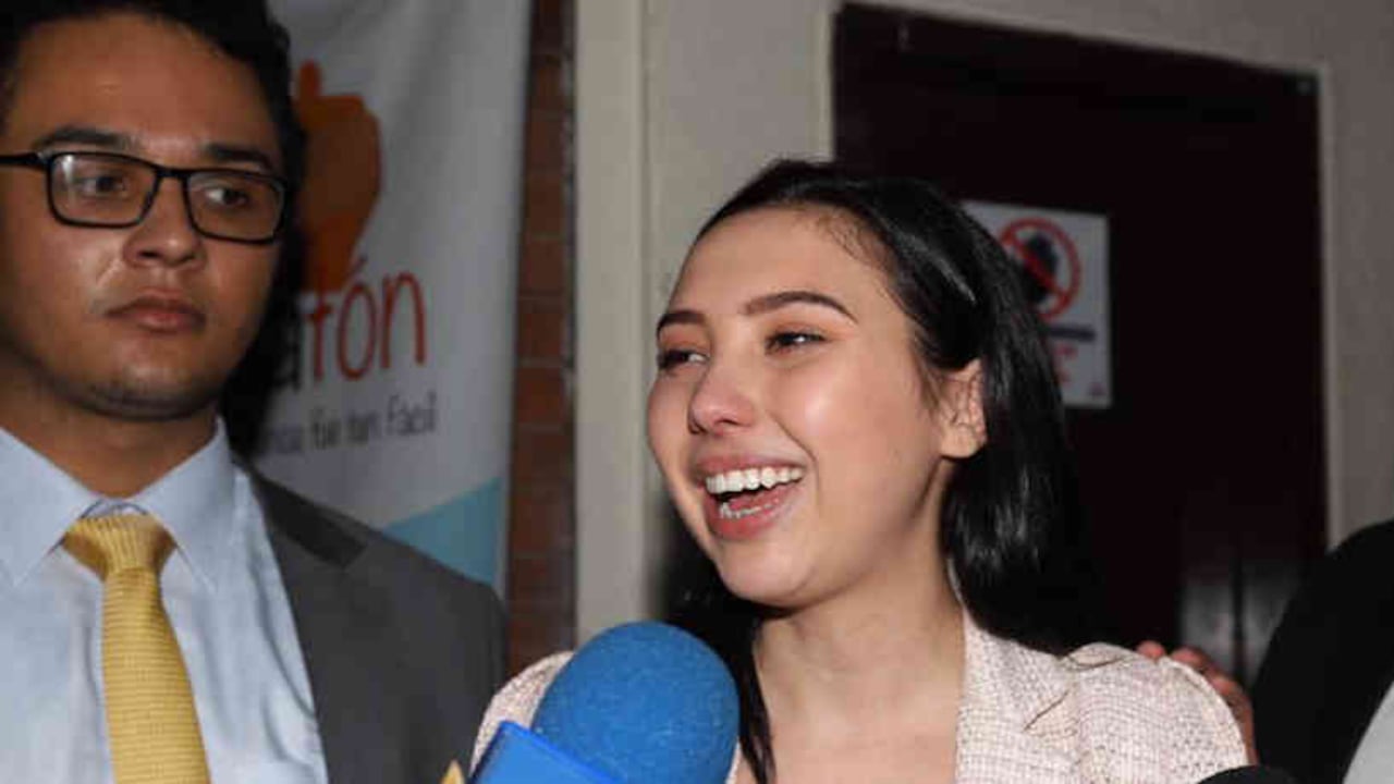 Aida Victoria concendió una entrevista para un informe especial del programa Los Informantes y ratificó lo que es un secreto a voces en la sociedad costeña: su mamá era la amante del empresario de 80 años Julio Gerlein.