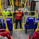 El equipo de Gestores de Convivencia de Transmilenio, junto a la Policía Nacional
realiza intervenciones de seguridad ciudadana en buses del SITP brindando información de autocuidado y líneas de denuncia.