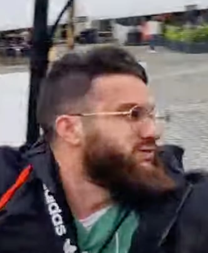 El ataque se dio durante un mitin del crítico del islam Michael Johannes Stürzenberger.