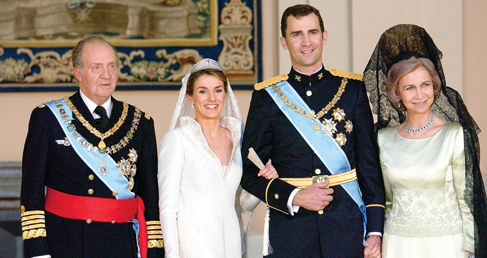 Felipe se casó con Letizia, una plebeya. La corona desarrolló una brutal guerra en su contra. 