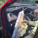 En vías del Valle del Cauca la Policía de Tránsito descubrió a dos personas que convirtieron un pequeño carro en una caleta para el tráfico de armas.