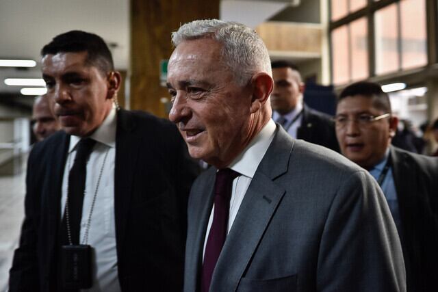 Expresidente Álvaro Uribe Vélez en el complejo judicial de Paloquemao.
