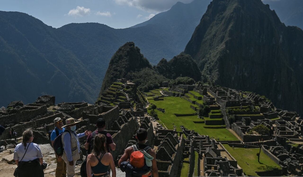 El turismo regresó a Machu Picchu, luego de estar cerrado por 25 días, debido a las protestas que se están dando en Perú