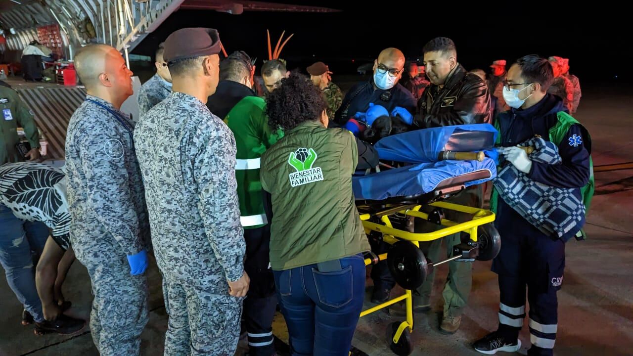 Los niños llegaron a la base de Catam en la media noche.