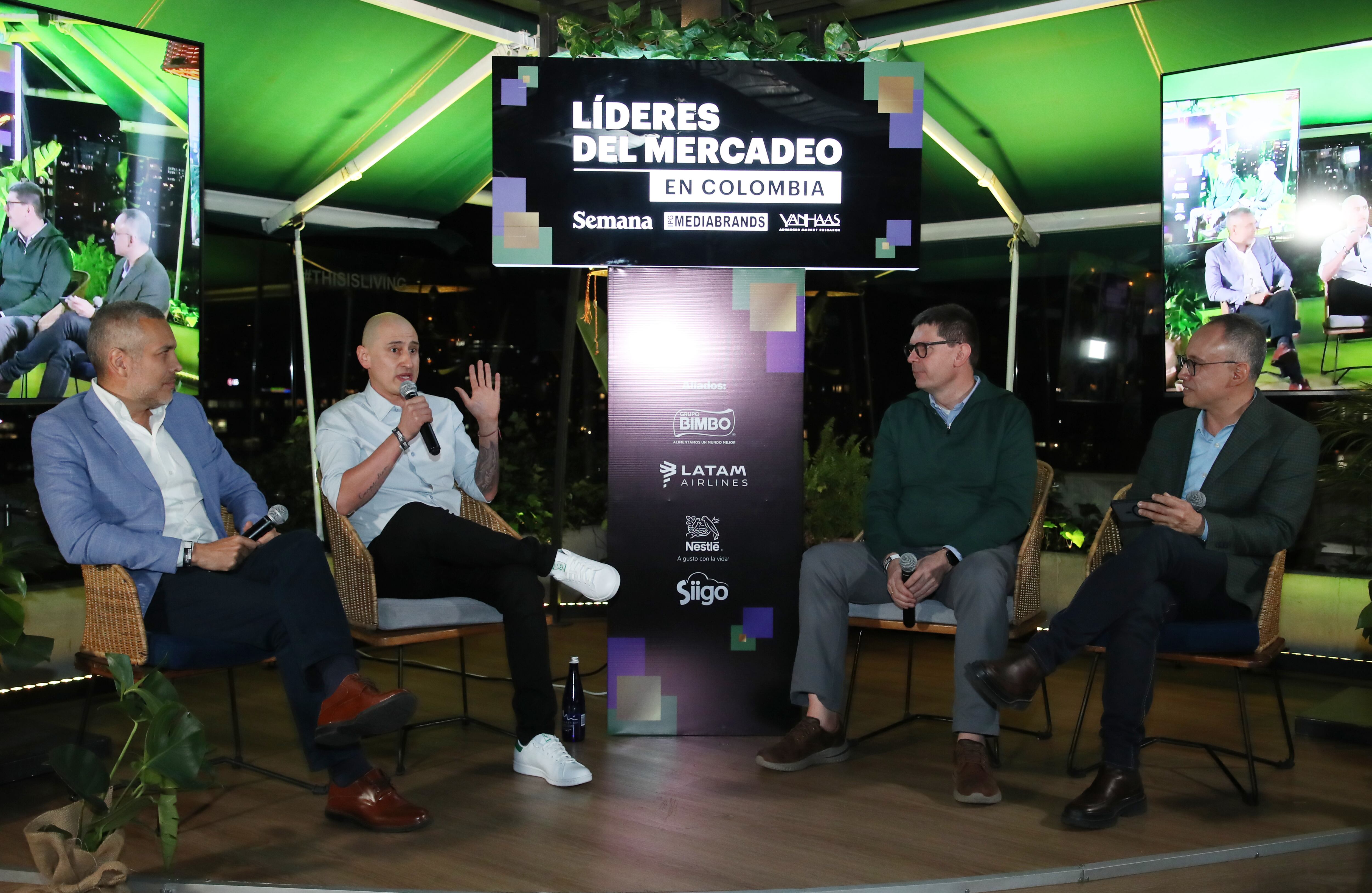 Conversatorio ‘Marketing 5.0: el poder transformador de la IA’, durante el evento Líderes del Mercadeo 2024. De izquierda a derecha: Jorge Quintero, director de Inteligencia de Mercados en Grupo Nutresa; Felipe Beltrán, VP de Producto de Bia Energy; Andrés Waldraff, gerente general de Ágatha, y Jorge Andrés Villamizar, editor de Foros Semana.