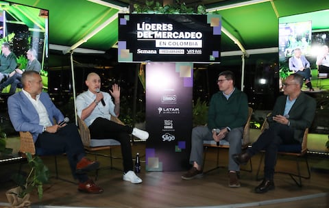 Conversatorio ‘Marketing 5.0: el poder transformador de la IA’, durante el evento Líderes del Mercadeo 2024. De izquierda a derecha: Jorge Quintero, director de Inteligencia de Mercados en Grupo Nutresa; Felipe Beltrán, VP de Producto de Bia Energy; Andrés Waldraff, gerente general de Ágatha, y Jorge Andrés Villamizar, editor de Foros Semana.