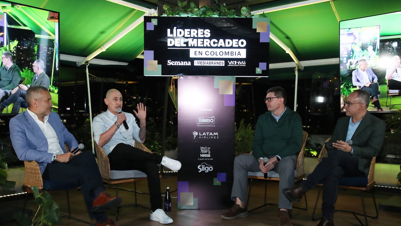 Conversatorio ‘Marketing 5.0: el poder transformador de la IA’. De izquierda a derecha: Jorge Quintero, director de Inteligencia de Mercados en Grupo Nutresa; Felipe Beltrán, VP de Producto de Bia Energy; Andrés Waldraff, gerente general de Ágatha, y Jorge Andrés Villamizar, editor de Foros Semana.