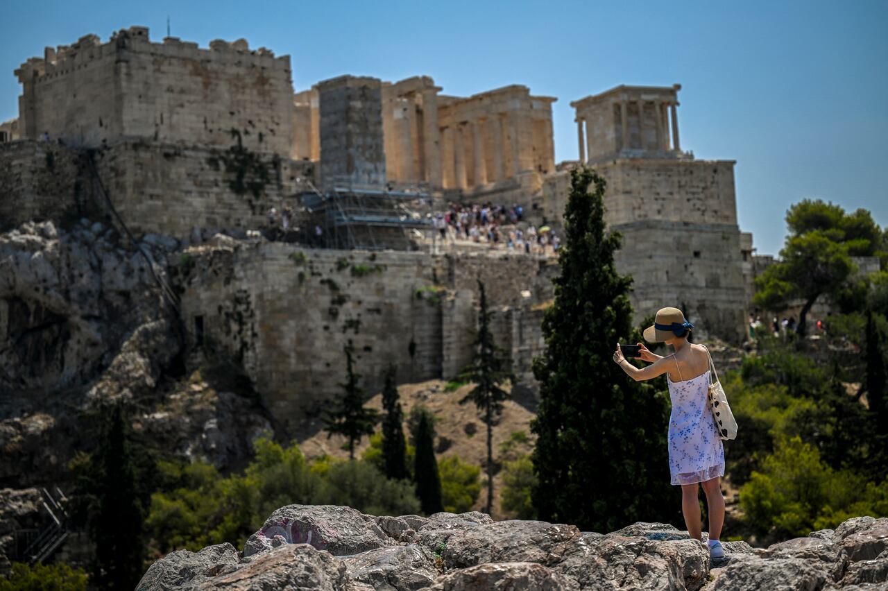 El servicio meteorológico nacional de Grecia, EMY, el 10 de julio de 2023, dijo que una ola de calor de seis días se apoderaría de Grecia a partir del 12 de julio. (Foto de Angelos TZORTZINIS / AFP)
