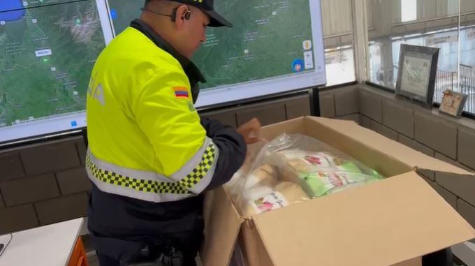 Uniformados de la Policía inspeccionaron la mercancía y encontraron el estupefaciente