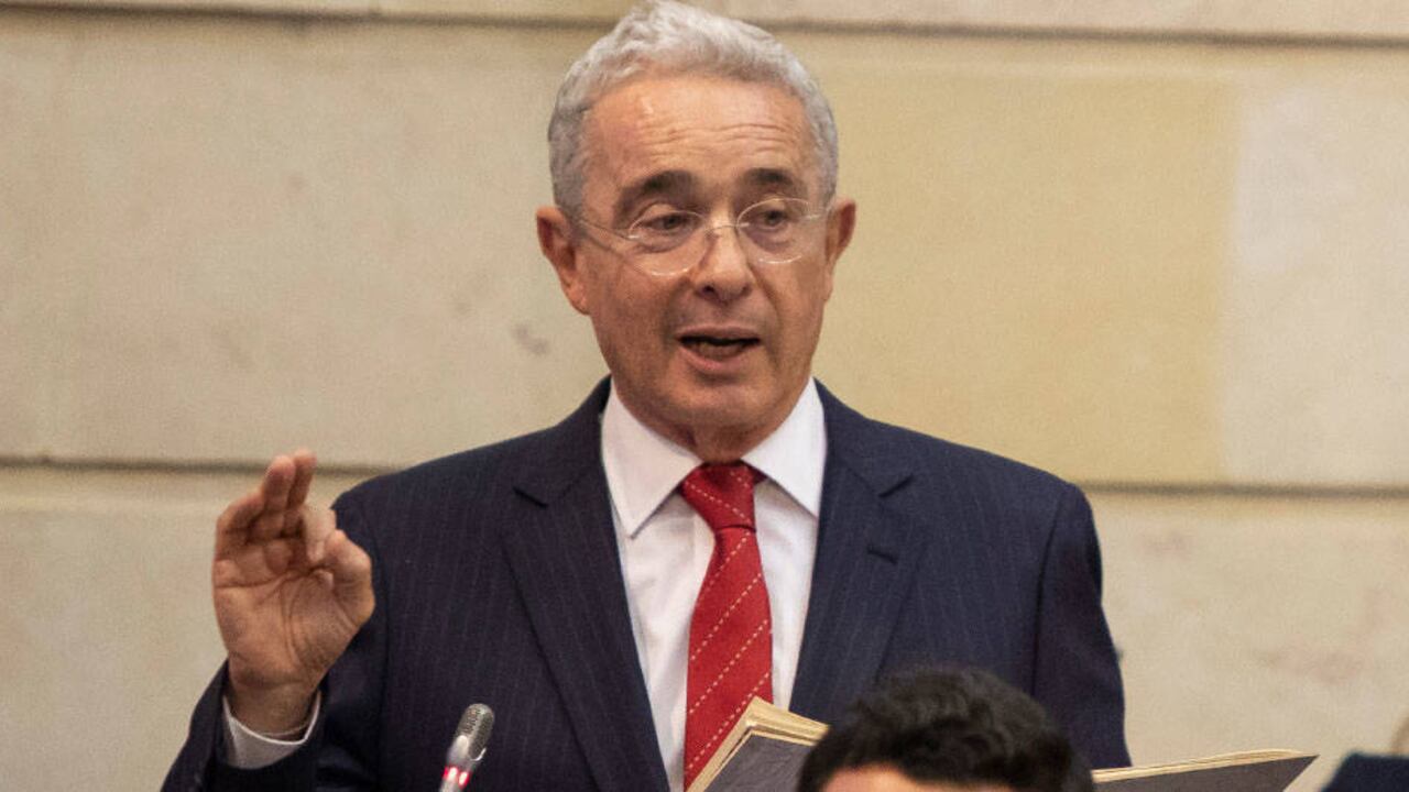 Duque fue un candidato que ahora está actuando como presidente. Uribe fue un presidente que ahora está actuando como candidato.