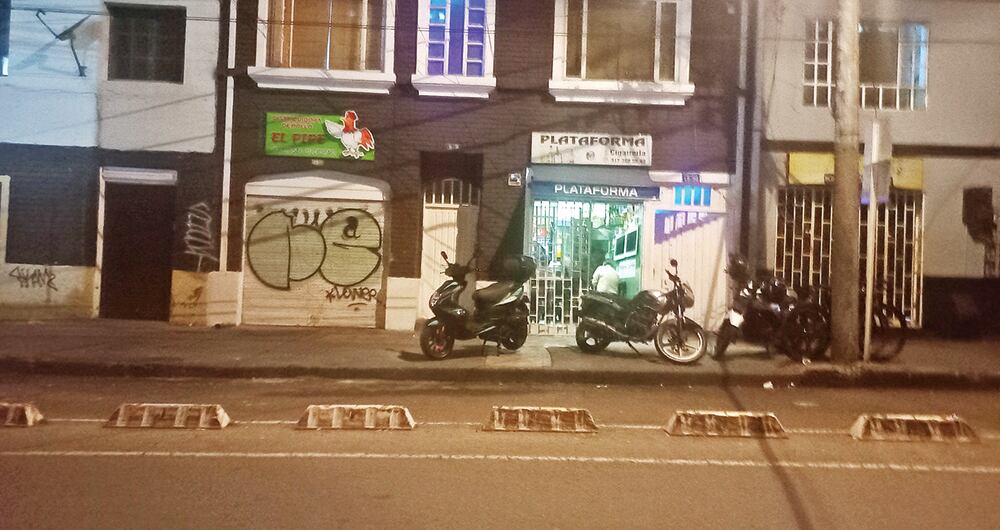    Los sindicatos que en realidad funcionan como bares o sitios de rumba tratan de pasar desapercibidos. Hay otros lugares, como casas de barrio, en donde funcionan burdeles. 