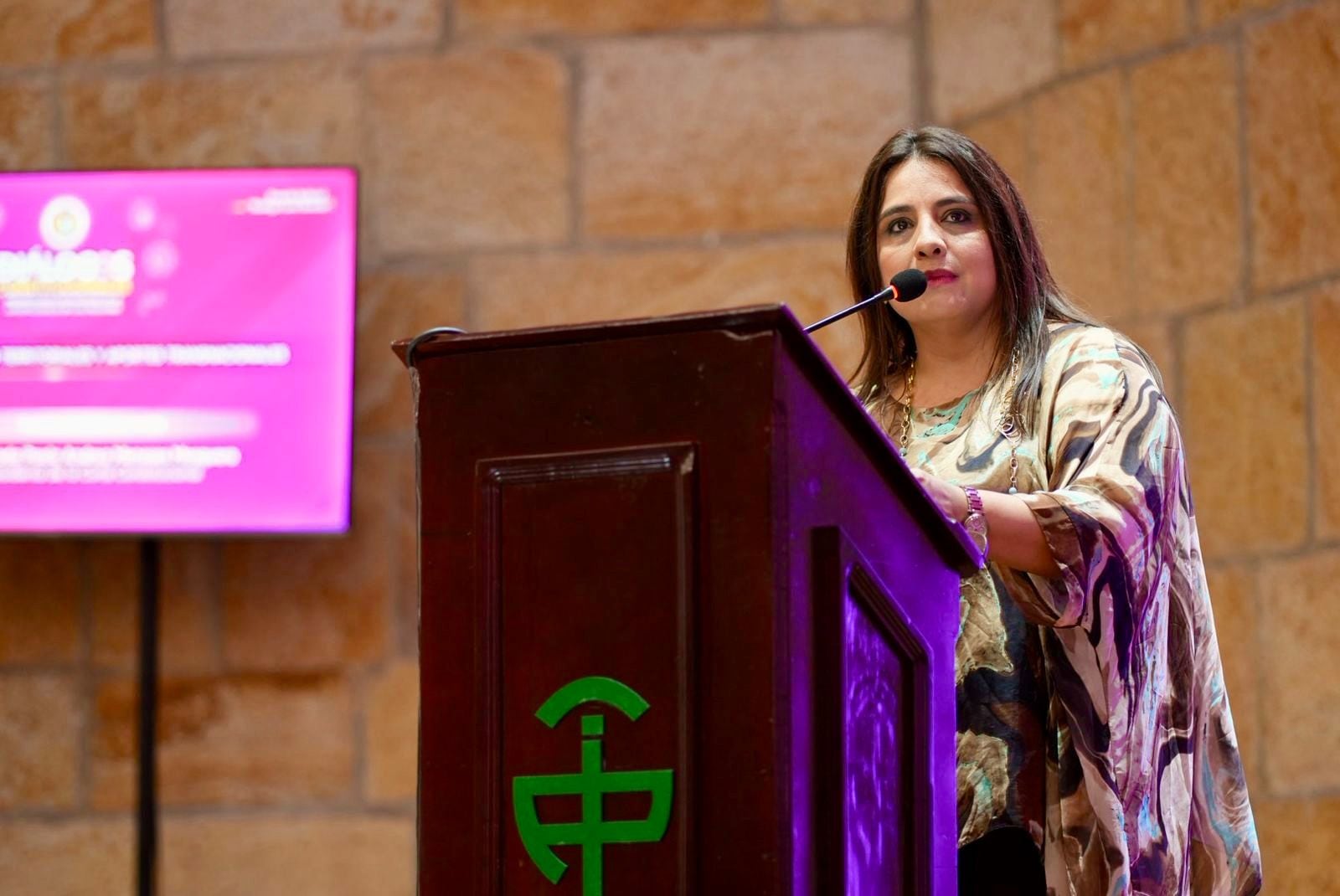 La presidenta de la Corte Constitucional, Paola Meneses en la instalación del 'Diálogo Constitucional: Derecho al agua', en Barichara, Santander.