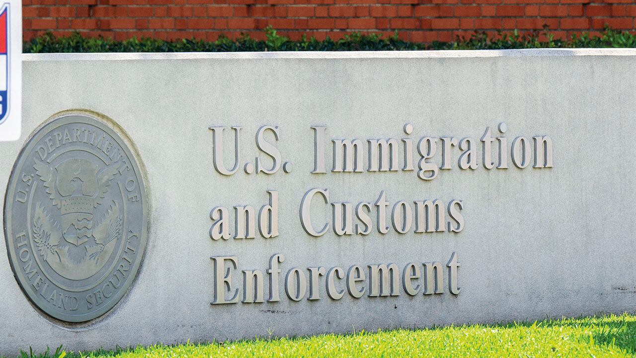 La demora en los trámites migratorios es evidente. Algunas notificaciones llegan cuando ya no hay nada por hacer