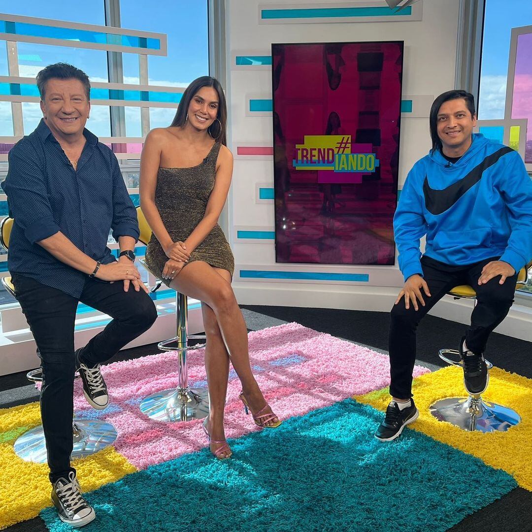 Hernán Orjuela junto a sus compañeros de trabajo