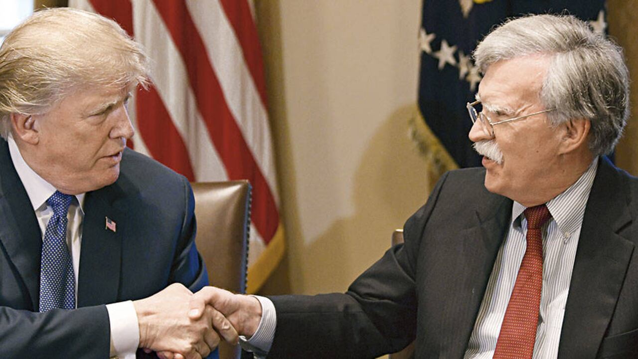 A pesar de que Donald Trump despidió a John Bolton por “pasarse de la raya” en sus consejos de intervención militar en el exterior, es posible que el presidente escoja a alguien de línea incluso más dura.