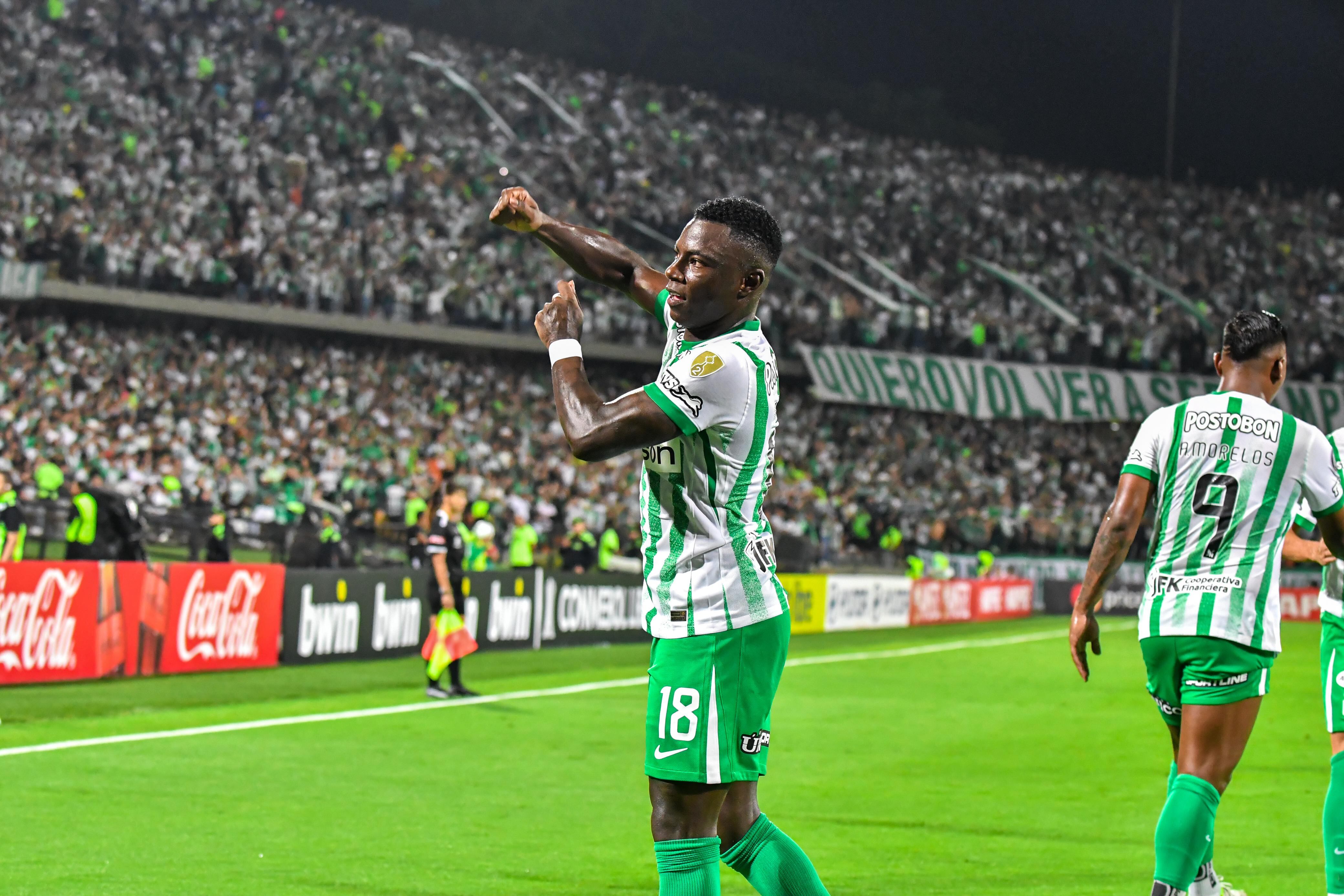 Marino Hinestroza celebrando uno de sus goles con Atlético Nacional en Copa Libertadores.