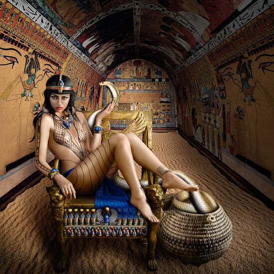 Cleopatra (69 a.C.-30 a.C.) es un personaje que despierta gran interés. Era la reina de Egipto, hablaba seis idiomas y poseía un gran conocimiento sobre estrategias militares.