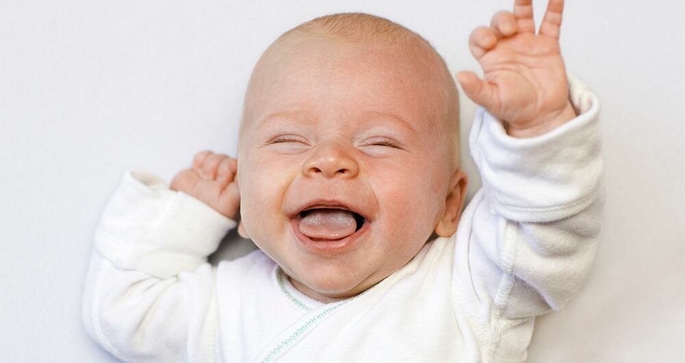 Investigadores de la Universidad de Bristol descubrieron que los bebés empiezan a entender las primeras nociones del humor al mes de nacidos.