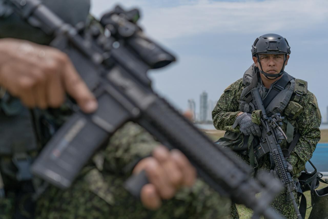 La ofensiva contra el Estado Mayor Central, EMC, de las disidencias de las Farc, han dejado varios laboratorios destruidos y también marihuana incautada, así como la recuperación de dos menores. Foto Especial para El País.