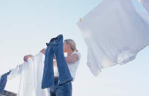 Lavar la ropa es uno de los procesos más comunes en casa para mantener la limpieza en su aspecto.