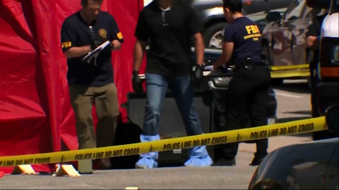 Imagen tomada de video de WMTW que muestra presencia policial en el lugar de un tiroteo, el 13 de julio de 2026, en Biddeford, Maine.