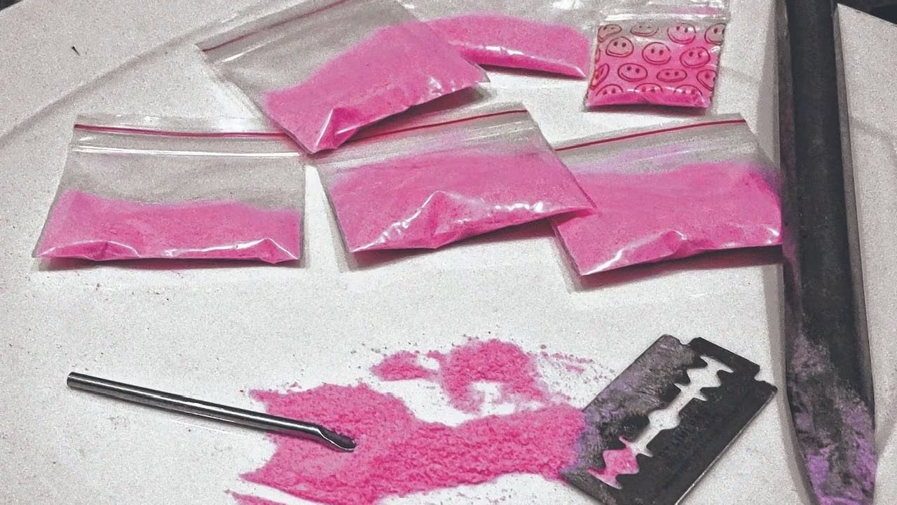 El tusi genera en quien lo consume sensación de euforia y felicidad. La sensación placentera, además, es más prolongada que la que produce la cocaína. Sin embargo, una vez pasa el efecto, el vacío y la tristeza son igual de intensos.