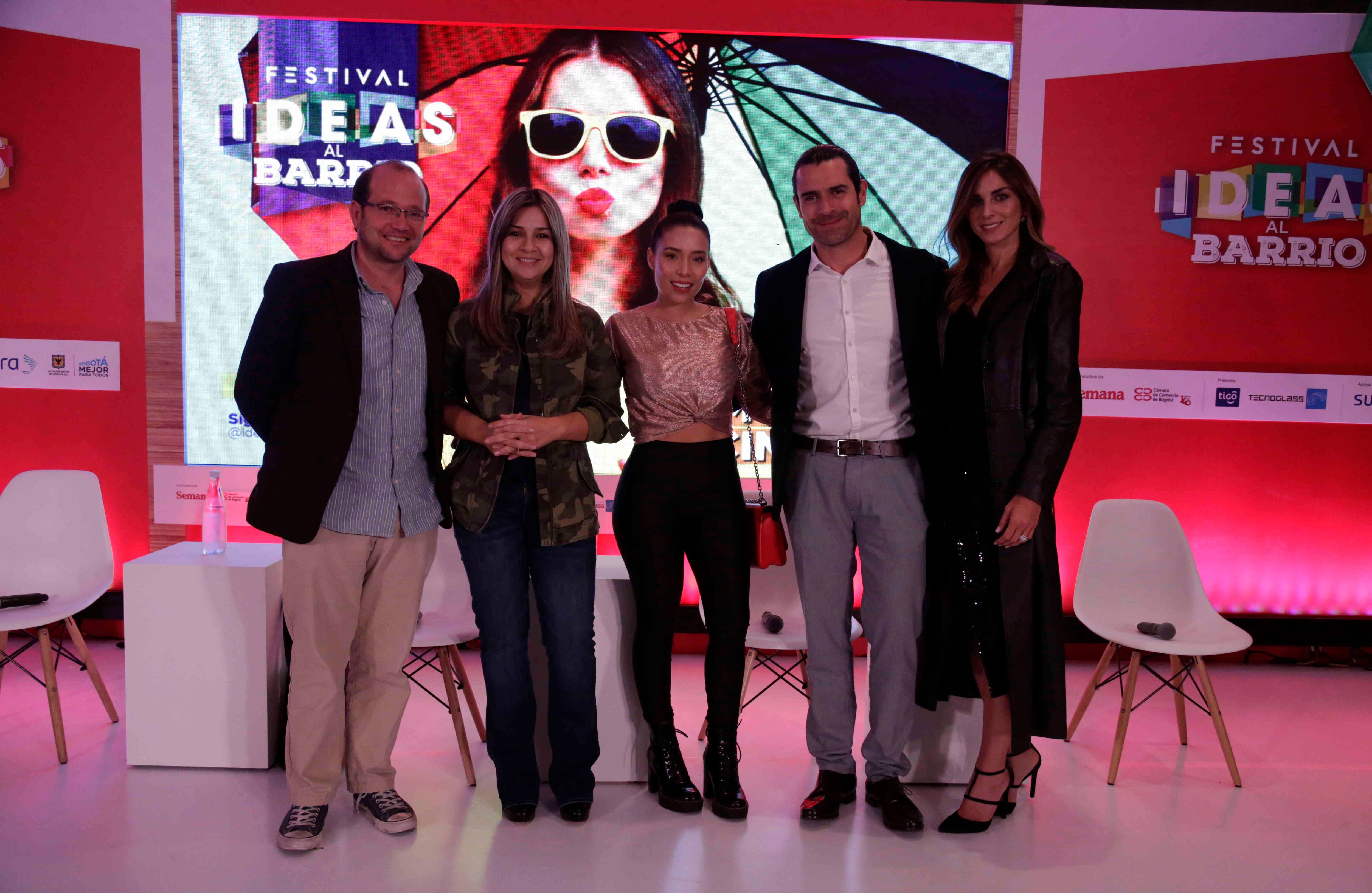 'Redes, para qué sirven' fue la charla que abrió el festival con la participación de Daniel Samper Ospina, Vicky Dávila, Luisa Fernanda W y Rafael Novoa. Con ellos, Adriana Tarud, directora del Festival Ideas al Barrio.