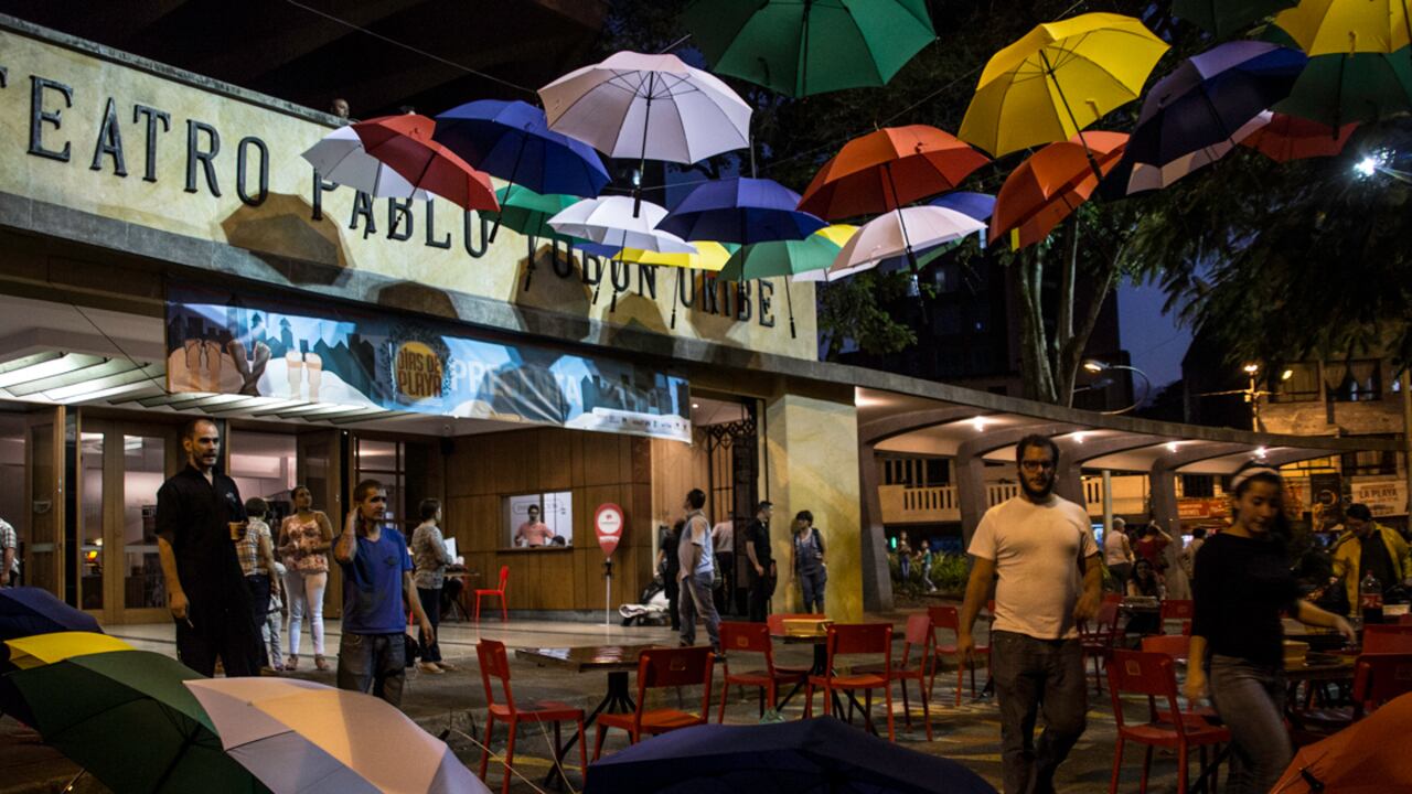 Un grupo de ciudadanos invocarán la lluvia con sombrillas.