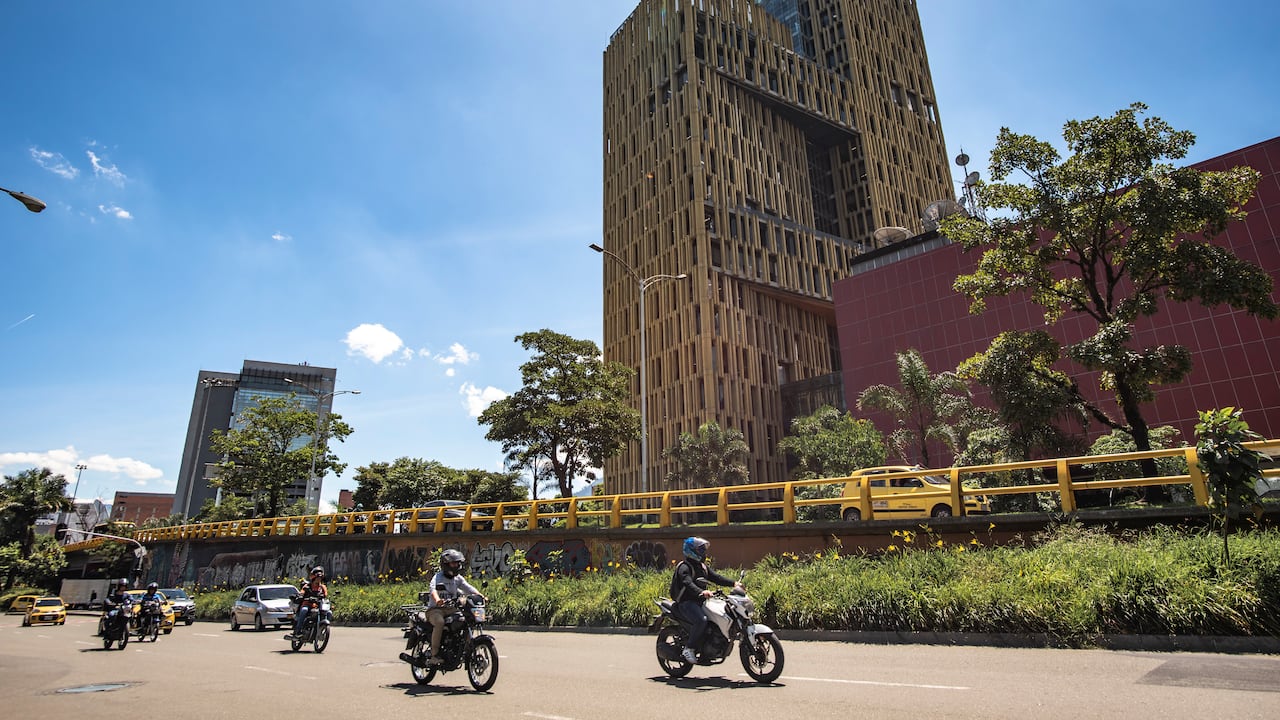 EDIFICIO TELEANTIOQUIA
MEDELLIN CENTRO
MOTOS
MOTOCICLISTA