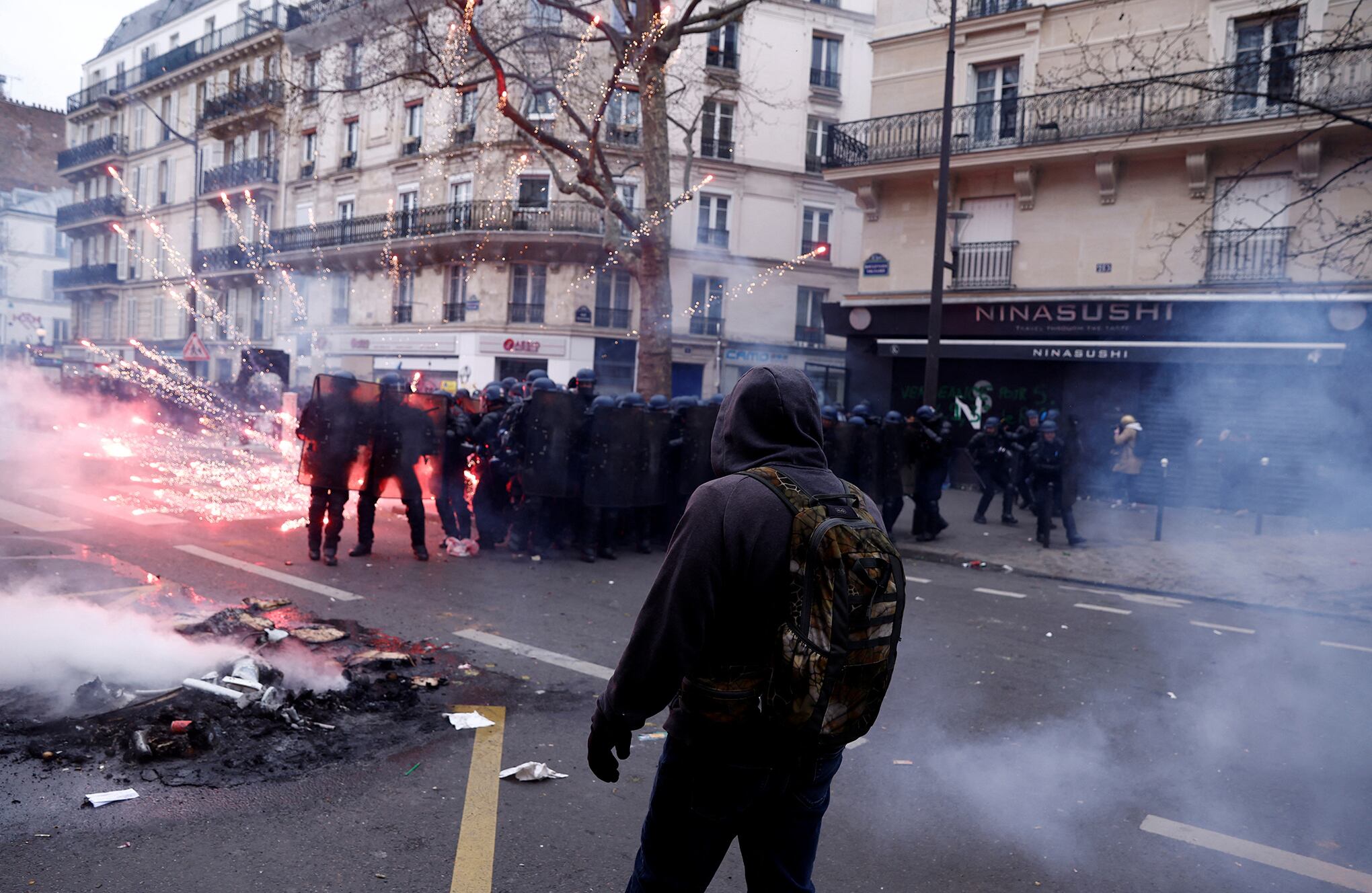 En imágenes :  décimo día protestas en Francia