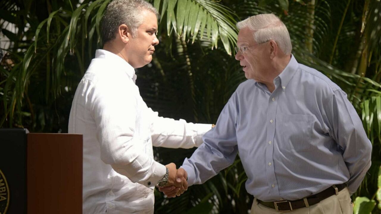 El presidente Iván Duque junto al senador Bob Menéndez durante una reunión sostenida en Cartagena en 2019.