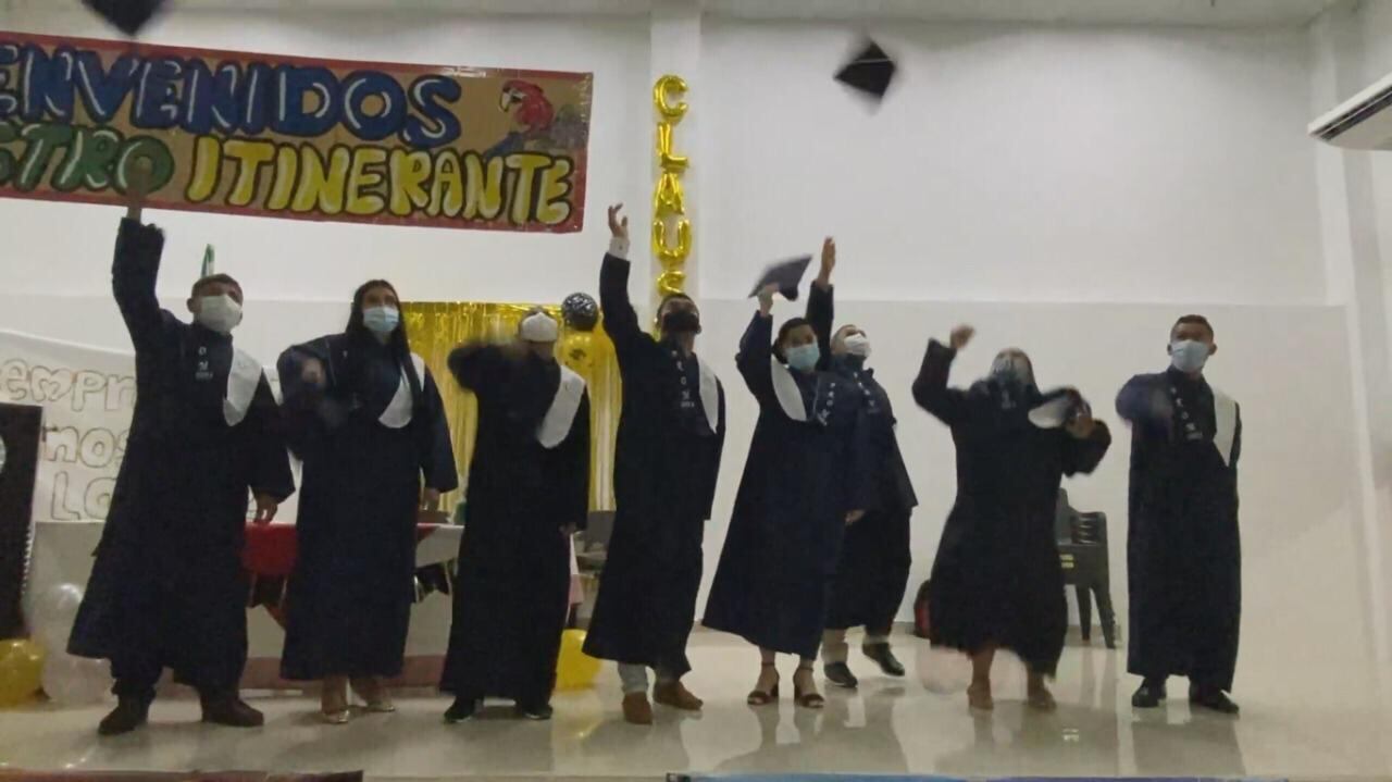 Excombatientes de la extinta guerrilla de las Farc se graduaron de bachiller