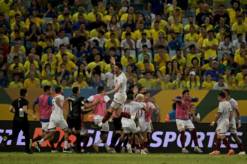 Eduard Bello le da la vuelta al mundo con golazo ante Brasil