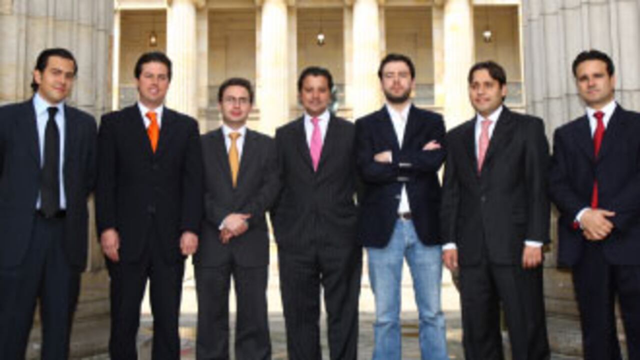 Los senadores Rodrigo Lara y Juan Manuel Galán, los representantes Nicolás Uribe, David Luna, el concejal Carlos Galán y los parlamentarios Mauricio Lizcano y Agusto Posada . Todos llegaron a la política en este momento de crisis
