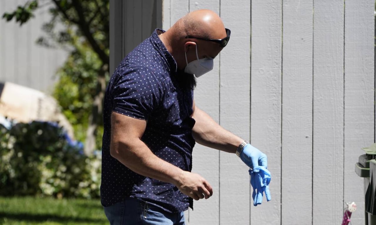 La mujer habría contado con la colaboración de su hijo de 16 años para cometer el crimen.