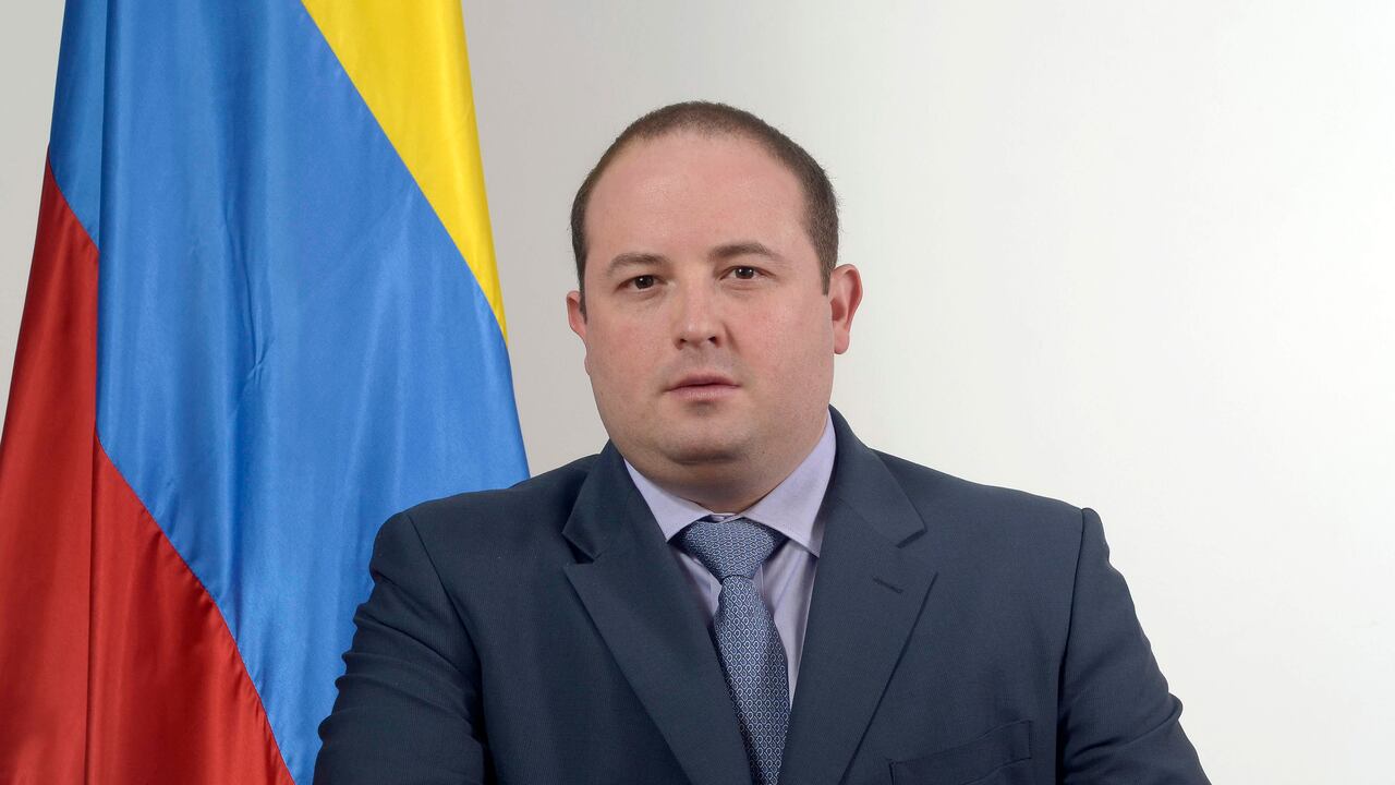 Fernando Nicolás Araújo, el senador del partido Centro Democrático, reveló las razones que lo motivaron a tomar esta decisión.