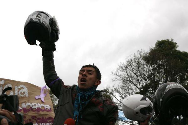 Las movilizaciones convocadas por el gremio de los moteros se dieron tras las medidas restrictivas anunciadas por la alcaldesa Claudia López.