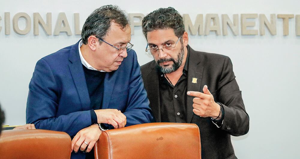 El ministro del Interior, Alfonso Prada y el representante, Agmeth Escaf. 