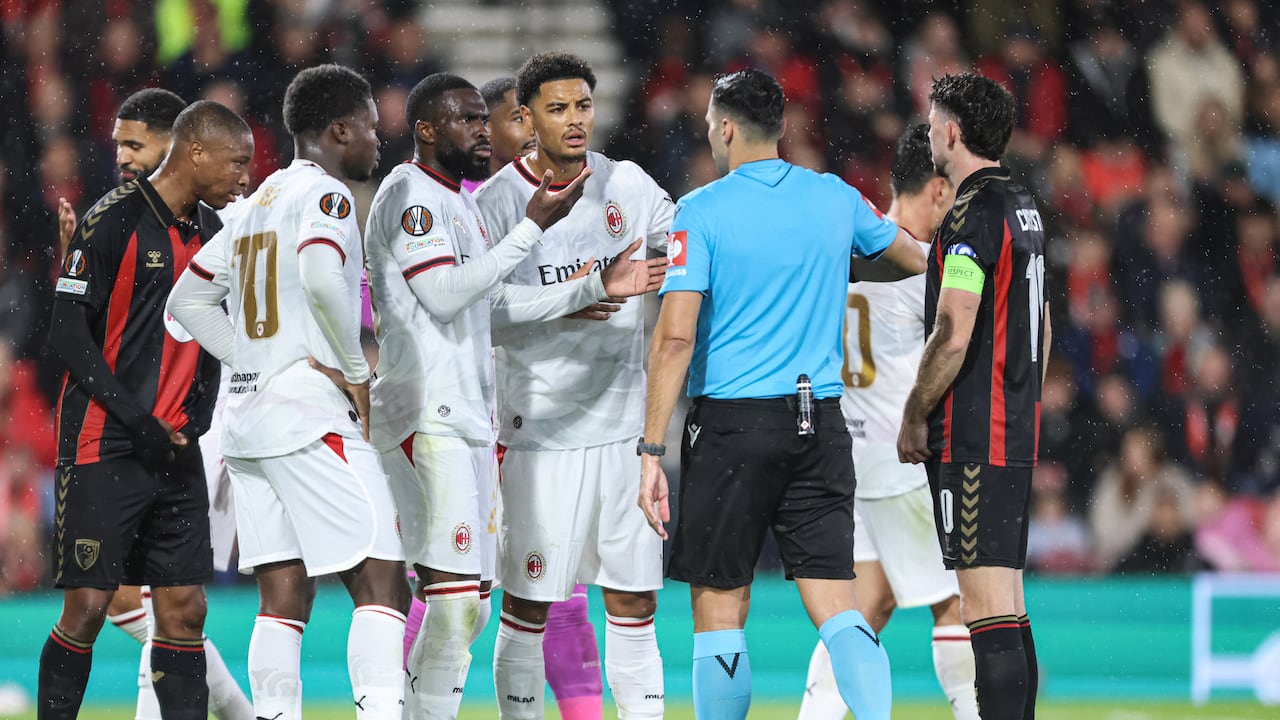 Jugadores del Milan contra Bournemouth.