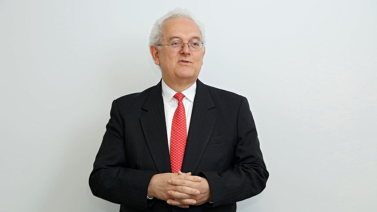 "Eventualmente intervenir el mercado cambiario no tiene ni pies ni cabeza”: ministro Ocampo